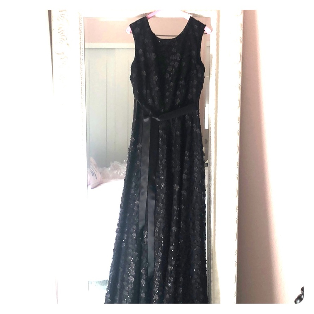 Like new Tahari black gown